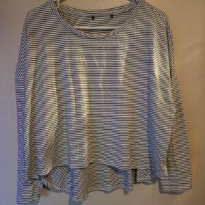 Sm- med striped white/black long sleeve shirt